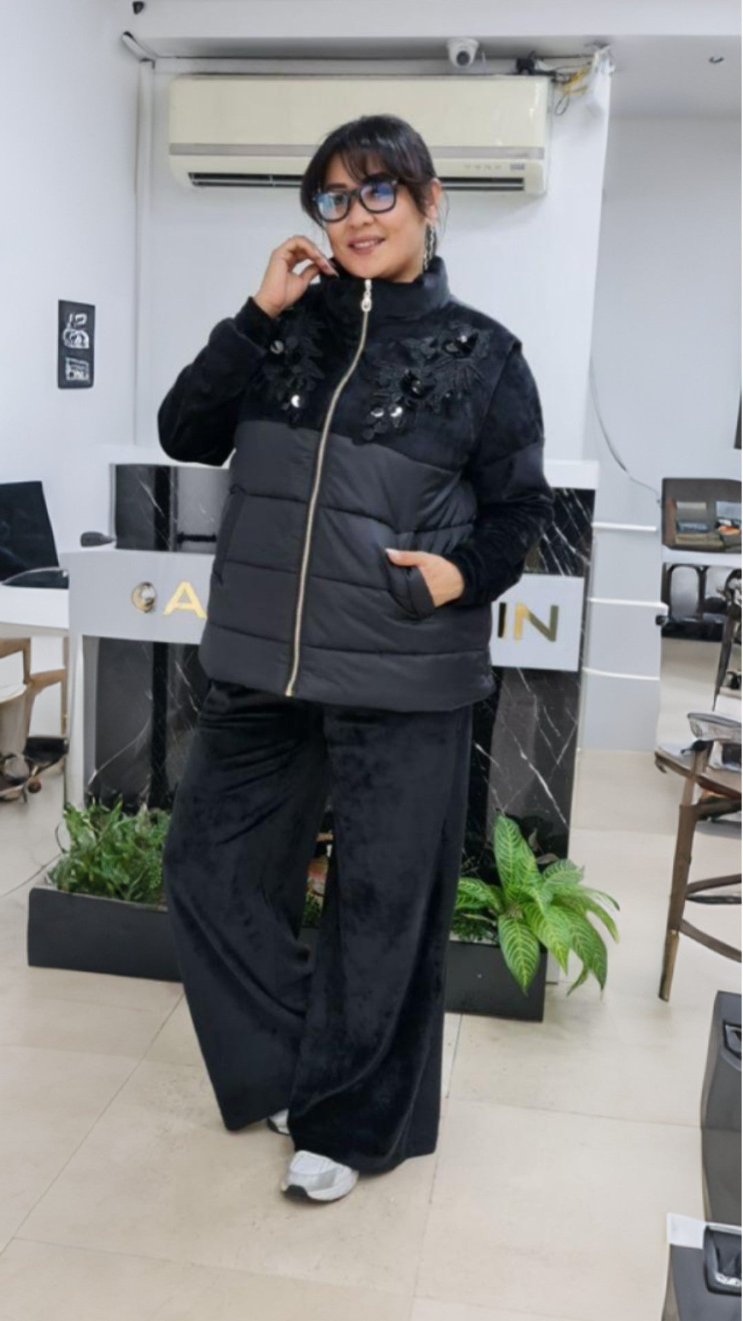 6842 Black