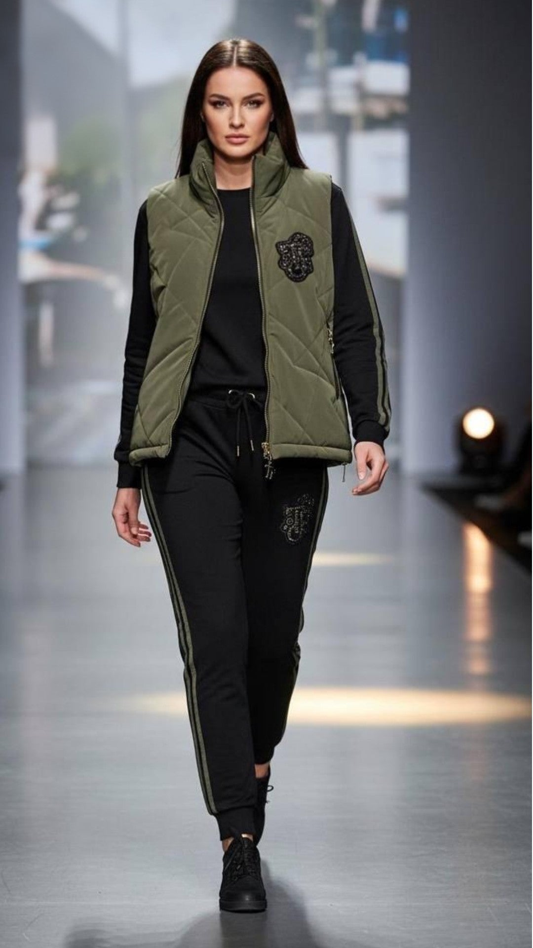 9094 Olive