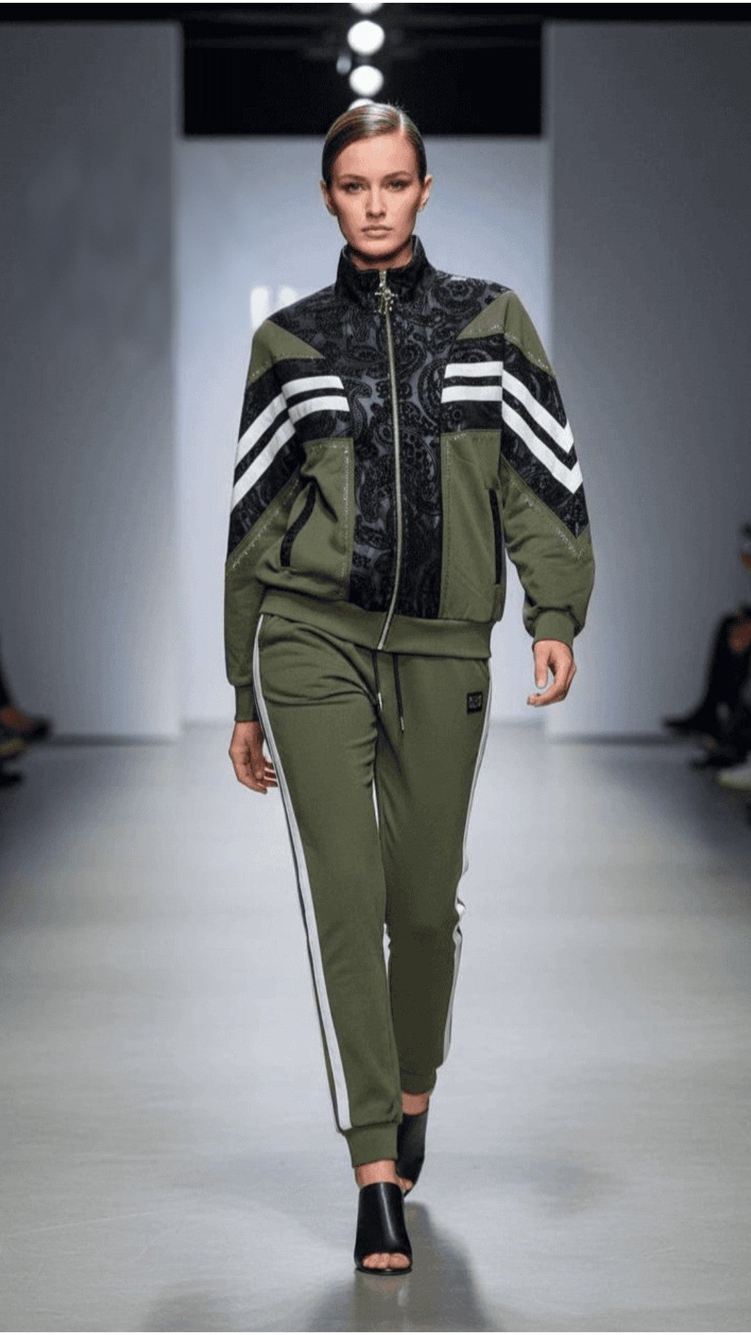 9185 Olive