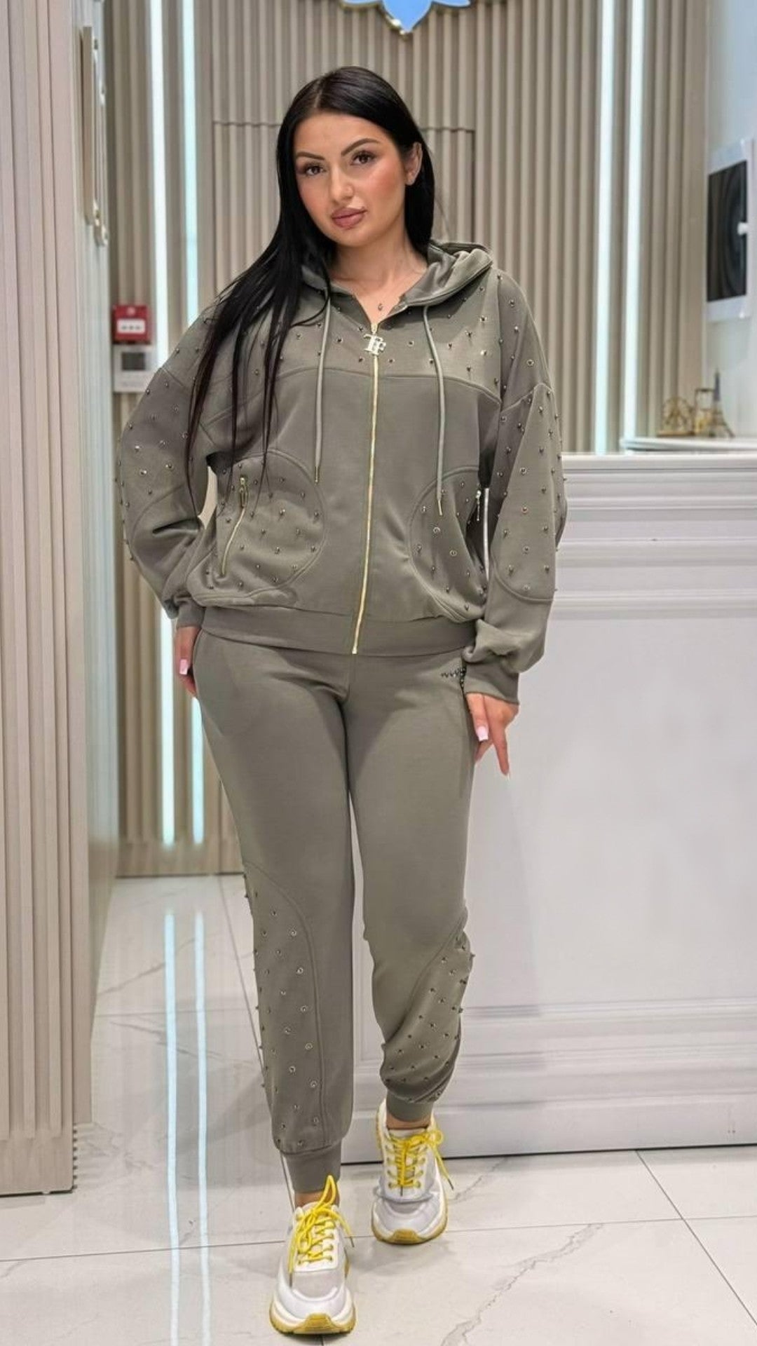 9121 Olive