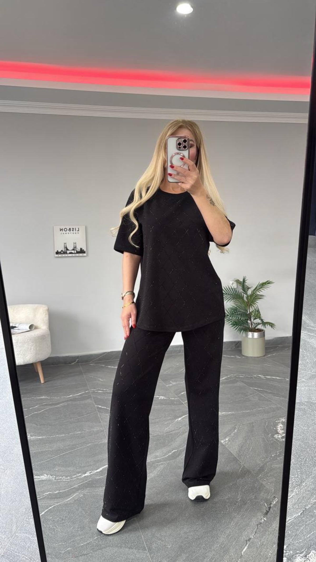 Geometric studded survêt